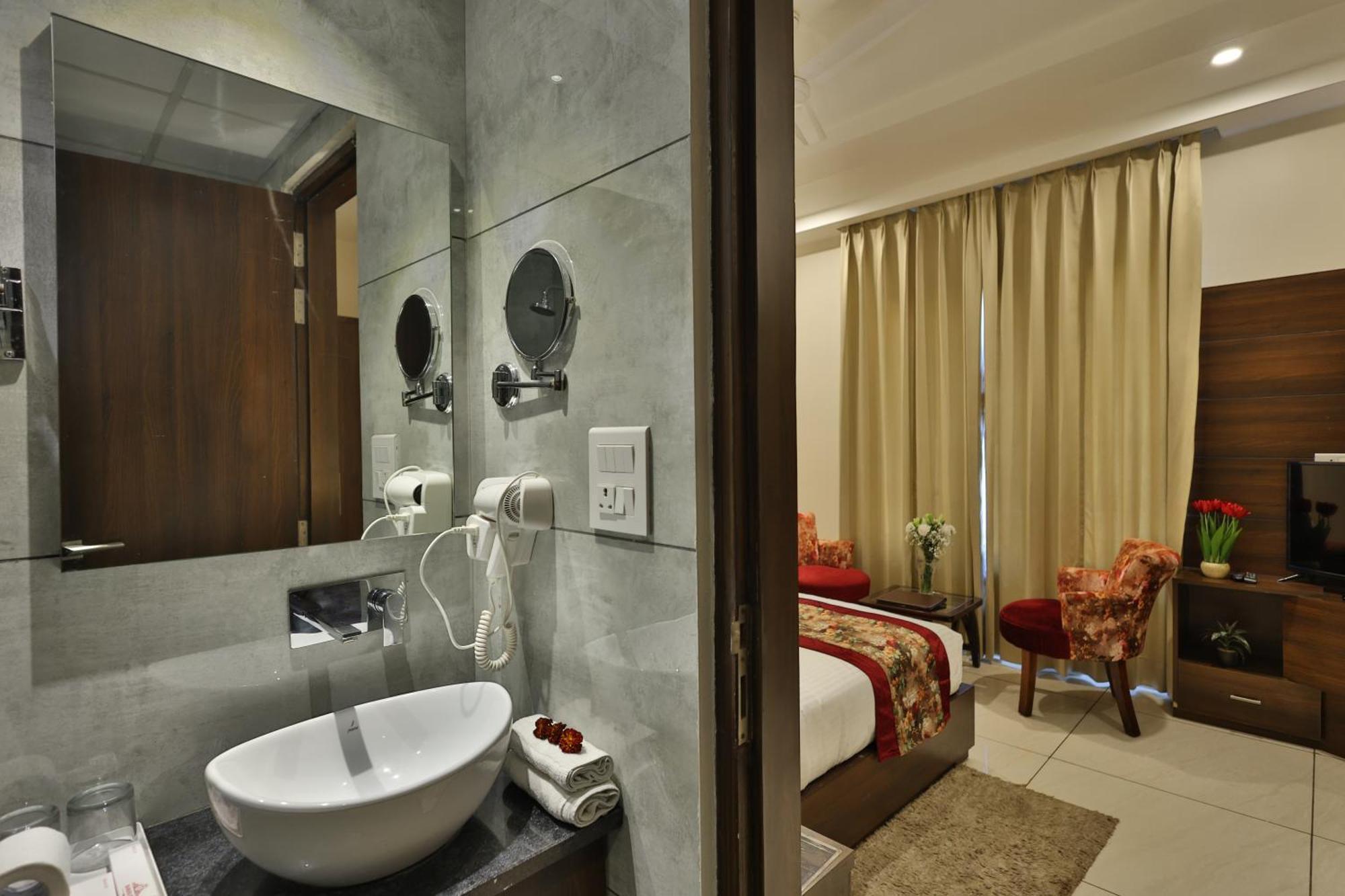 Hotel Ramaya Inn Raiwala Extérieur photo